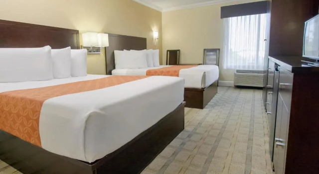 Четырёхместный номер Standard Galleria Palms Orlando