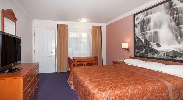 Номер Standard Creekside Inn & Suites