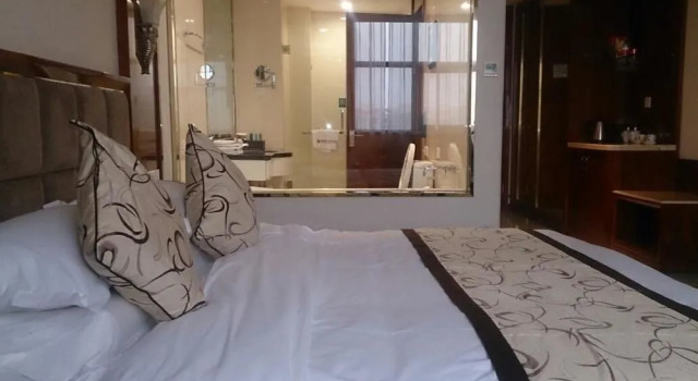 Vienna Hotel Xinyang Pingqiao Century Plaza Store, Book Hotel Xinyang Henan