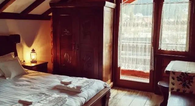 Cabana De Poveste, Rezervovat Hotel Hotely v Suceviţa s parkováním, Parkování