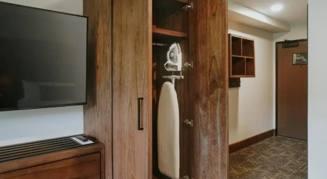 Четырёхместный номер Standard Huntley Lodge at Big Sky Resort