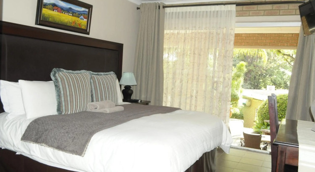 Home Guesthouse, Rezerwuj Pensjonat Rustenburg North West