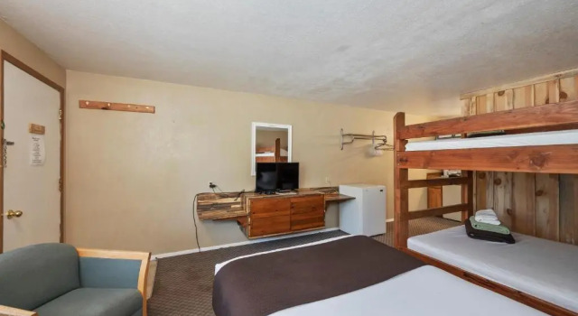 Трёхместный номер Superior Birch Glen Hotel