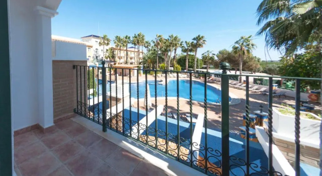 Полулюкс с видом на бассейн Hotel La Laguna Spa & Golf