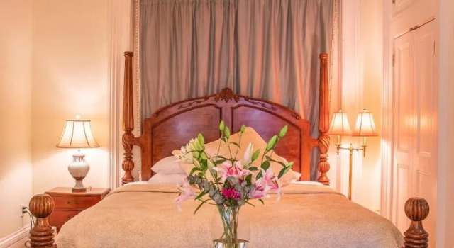 Justine Inn Savannah, Забронировать Отель «постель и завтрак» Саванна Джорджия