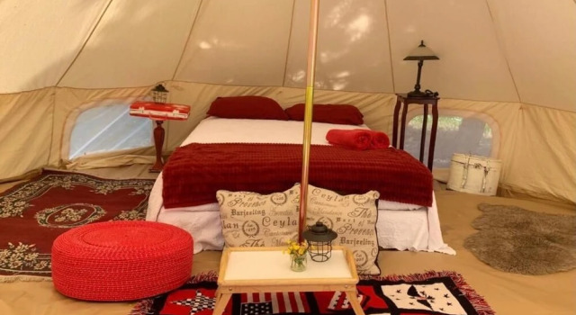 Utopia Feels Botanical Glampground and Micro-Farm, Buchen Sie Hotel Coldstream Kanada