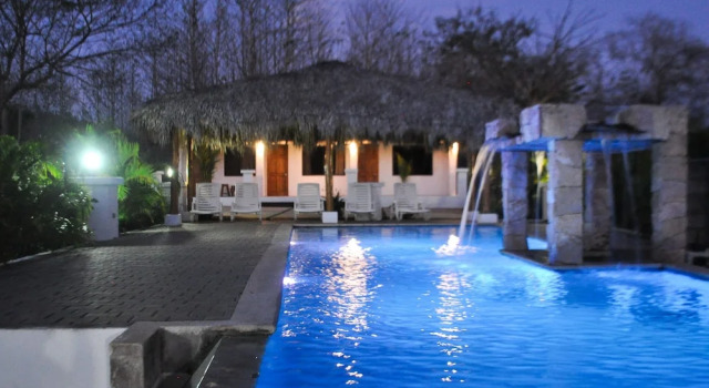 Tao Destinations Surf Resort, Prenota Resort Tamarindo Guanacaste