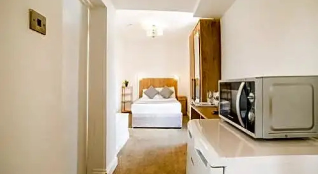 Номер Deluxe OYO TamTam Acton Hotel