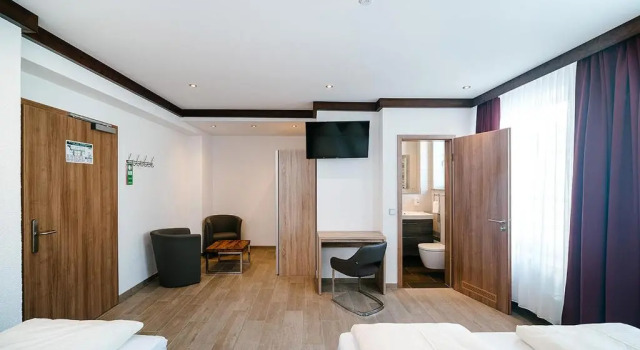 Трёхместный номер Superior Central City Hotel