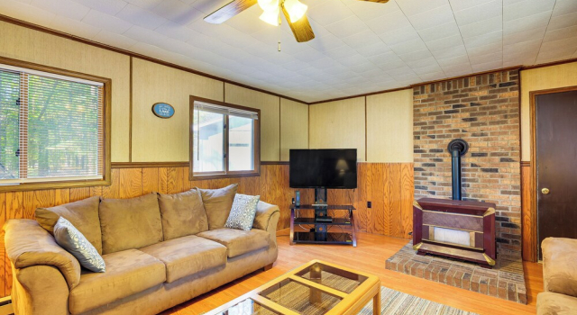2 Blocks to Boat Ramp: Higgins Lake House w/ Grill, Varaa Lomakoti Roscommon Michigan