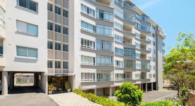 Central Elegant Holiday Rental Between the Points