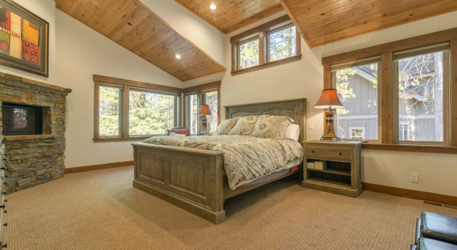 Sawtooth by Avantstay Spacious Pine Tree Cabin w/ Hot Tub, Забронировать Дом для отпуска Траки Скво-Вэлли, рядом с Гольф-клуб Tahoe Donner