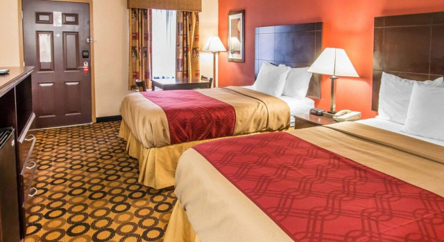 Четырёхместный номер Standard Econo Lodge Richmond Hill