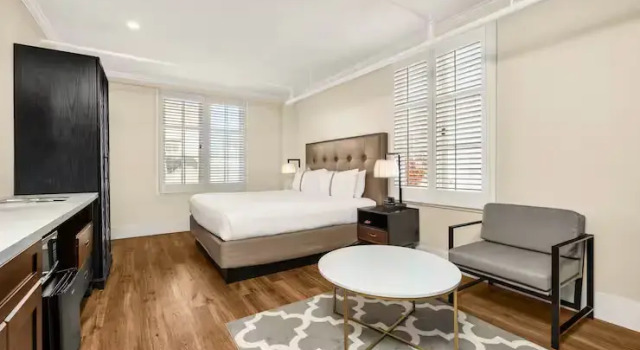 Полулюкс Hotel Petaluma, Tapestry Collection by Hilton
