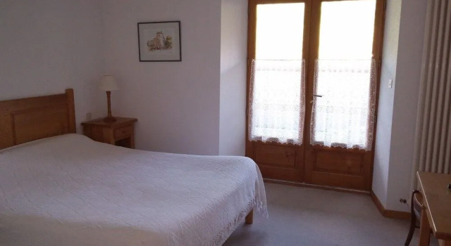 Hotel des Plantades, Rezerwuj Hotel Laviolle Ardèche