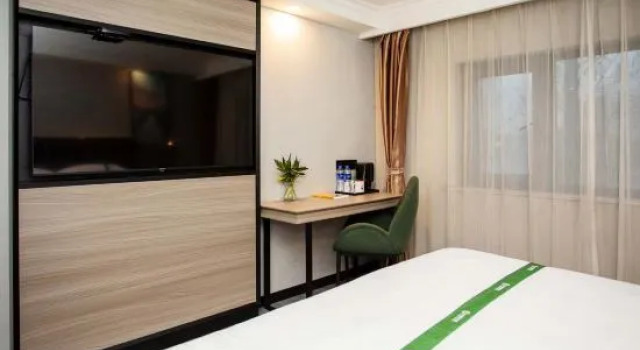 Люкс Deluxe GreenTree Inn Shanghai Gongfu New Village Subway Station Express Hotel