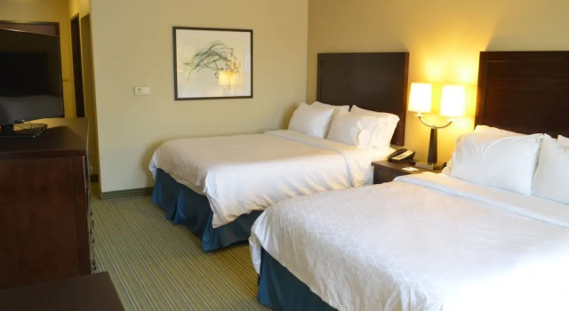 Четырёхместный номер Standard Holiday Inn Express- Waterloo/Cedar Falls by IHG