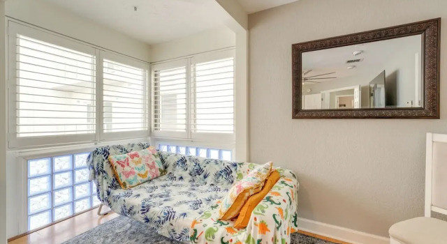 Coastal 'sea Side' Townhome - Walk to Beach!