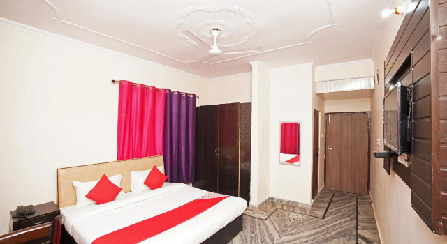 OYO 30480 Hotel Mohan Palace, Забронировать Отель Отели Халдвани 3 звезды, 3*