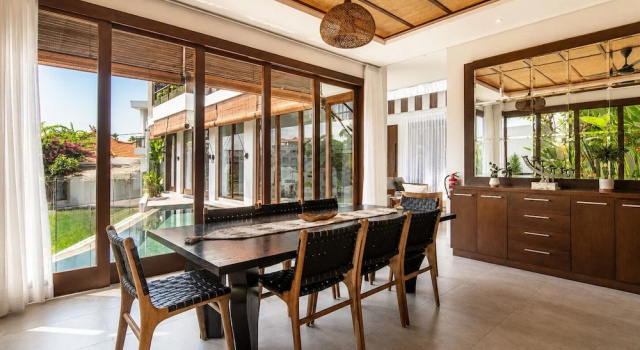 Вилла с 5 комнатами 5-br Beach Villa in Canggu Overlooking Rice Fields