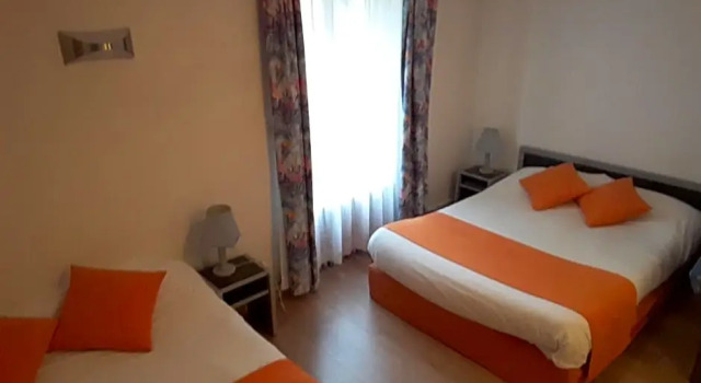 Номер Standard Logis Hôtel & Restaurant de la Barque