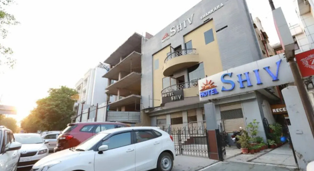 Hotel Shiv Shankara, Забронировать Отель Отели Нью-Дели с парковкой, рядом с Конференц-зал Сири-форт, Парковка