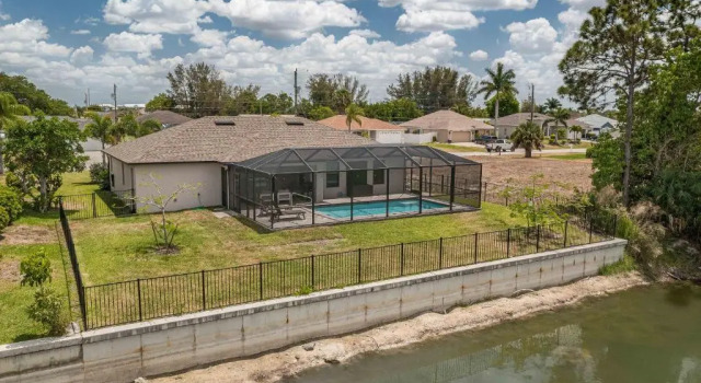 Коттедж Centrally Located Cape Coral Oasis on Fresh Water