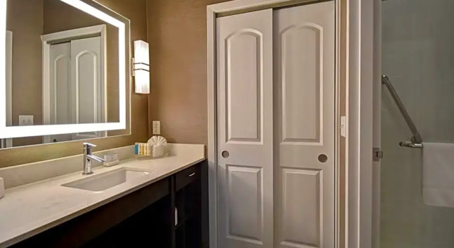 Двухместная студия для гостей с ограниченными возможностями Homewood Suites By Hilton HOU Intercontinental Airport