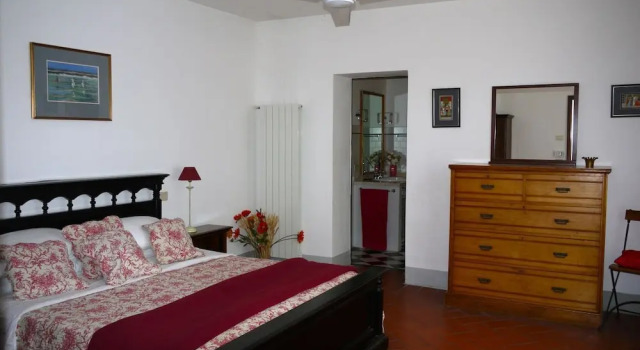Countryside Privacy & Views, but Within a Medieval Tuscan Village, Book Villa Trequanda Crete Senesi