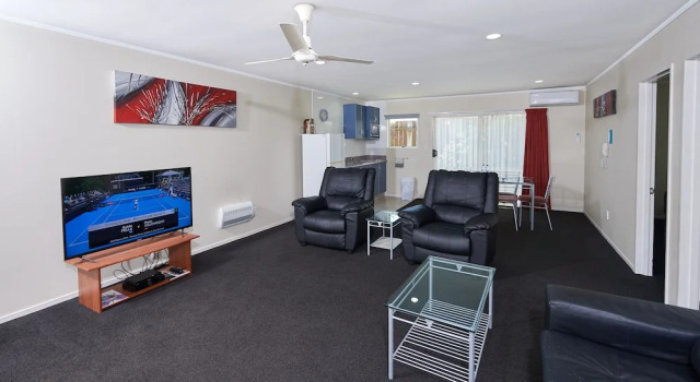 Люкс Standard с 2 комнатами Livingston Motel