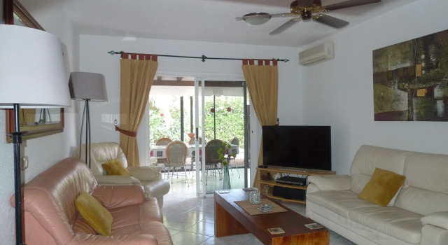 5 Bed Villa Free Wifi 6 Seater Hot Tub & Spectacular Sea, Golf & Mountain Views, Забронировать Вилла Отели Сан-Мигель-де-Абона с парковкой, рядом с Playa Amarilla, Парковка