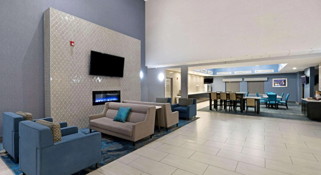 La Quinta Inn & Suites by Wyndham Phoenix I-10 West