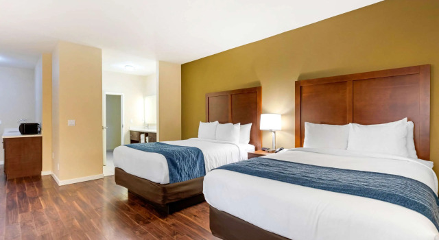 Четырёхместный номер Standard Comfort Inn & Suites Near Ontario Airport