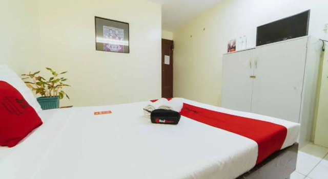 Двухместный номер Standard RedDoorz @ Ledesco Avenue Lapaz Iloilo