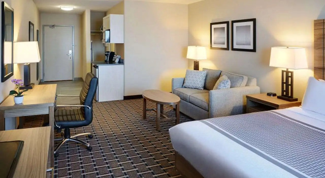 Pomeroy Inn And Suites Vermilion
