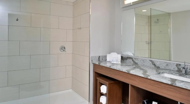 Четырёхместный люкс c 1 комнатой Courtyard Charlotte Steele Creek