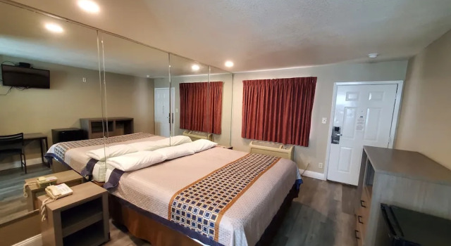 Номер Economy River Inn Motel