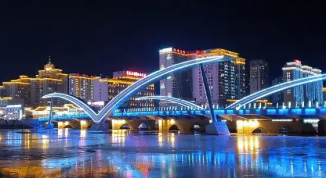 Yunshe·High-altitude View Smart Cinema Homestay (Yanji Yanbian University West Market Branch)