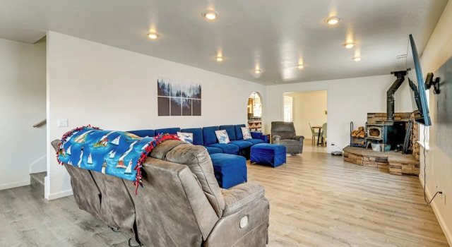 Crescent City Home w/ Hot Tub: Half-block to Beach