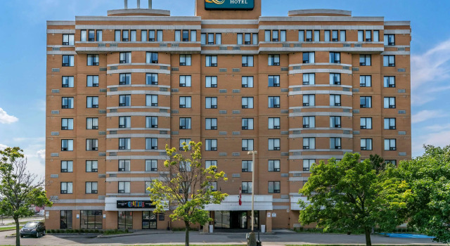 Quality Inn and Suites Montreal East, Buchen Sie Hotel Hotels in Québec mit Parkplatz, Parkplätze