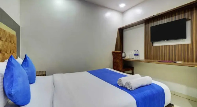 Номер Standard FabHotel New Blue Sapphire Residency