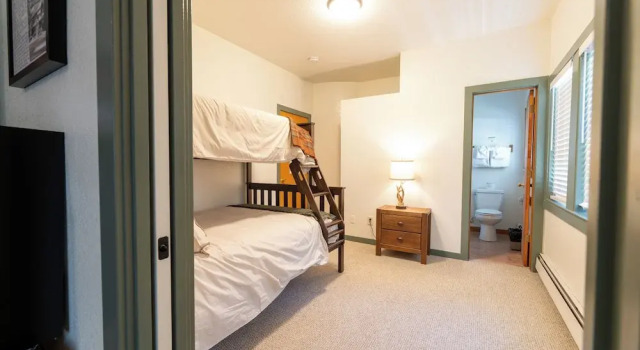 Номер Deluxe Camp Richardson Historic Resort