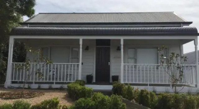 Alchemy House, Book Hotel Hepburn Springs 
