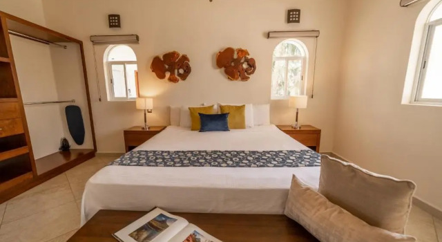 Полулюкс Deluxe Hotel & Suites El Moro