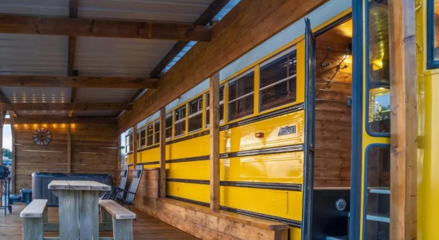 American School Bus - 1 Bedroom  - Blossom Farm - Tiers Cross