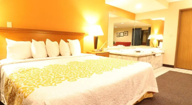 Люкс Days Inn by Wyndham Black River Falls - Access to ATV Trail