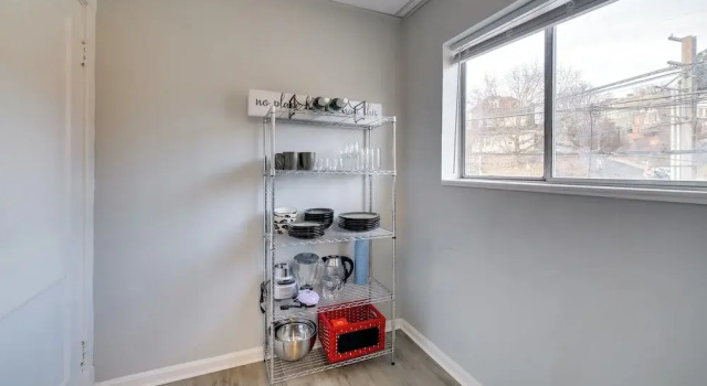 Balcony & Workspace! Apt 5 Mi to Dtwn Pittsburgh, Buchen Sie Ferienwohnung Pittsburgh Pennsylvania
