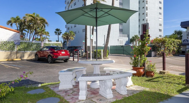 Студия Superior Tropic Isle Hotel & Apartment