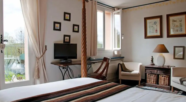 Двухместный номер Superior с балконом и с видом на реку Logis-Hôtel Côté-Rivage