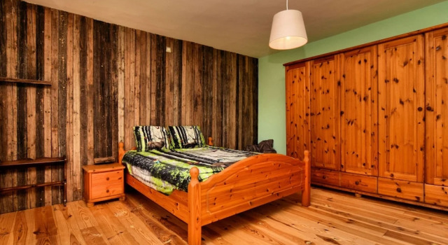 Pleasant Holiday Home in Erezée Ardennes with Hot Tub, Sauna